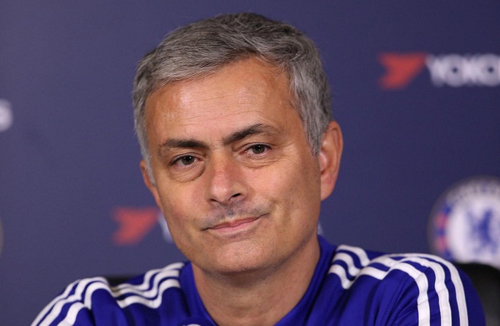 Sacked Jose Mourinho targets Manchester United as his next destination 